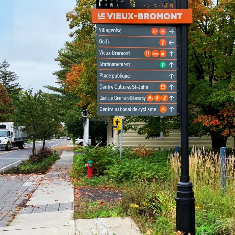 LE_VIEUX_BROMONT_ENSEIGNE_DIRECTIONNELLE